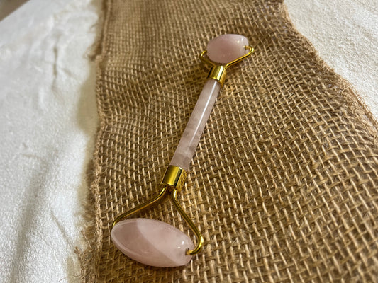 Rouleau masseur visage en Quartz Rose